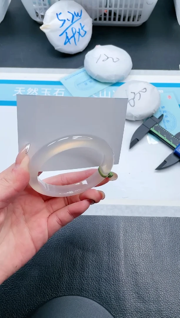 【闪购商品】石英质玉手镯未镶嵌17V395-57