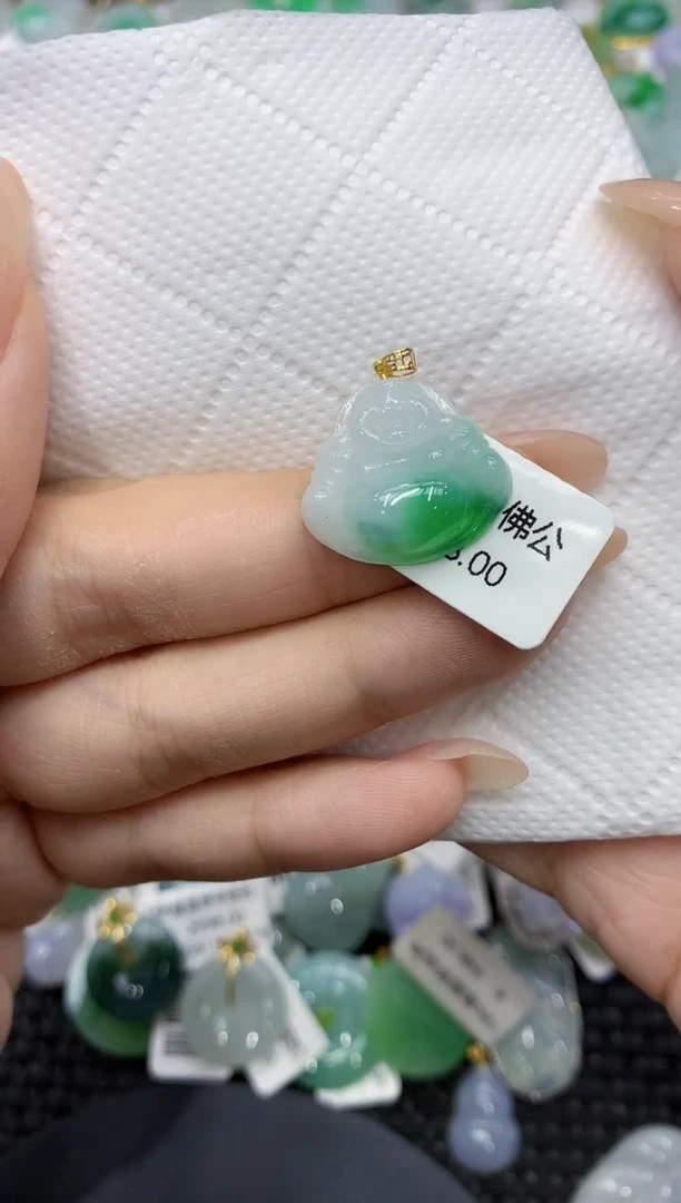 颈饰18K金镶嵌翡翠111111111111