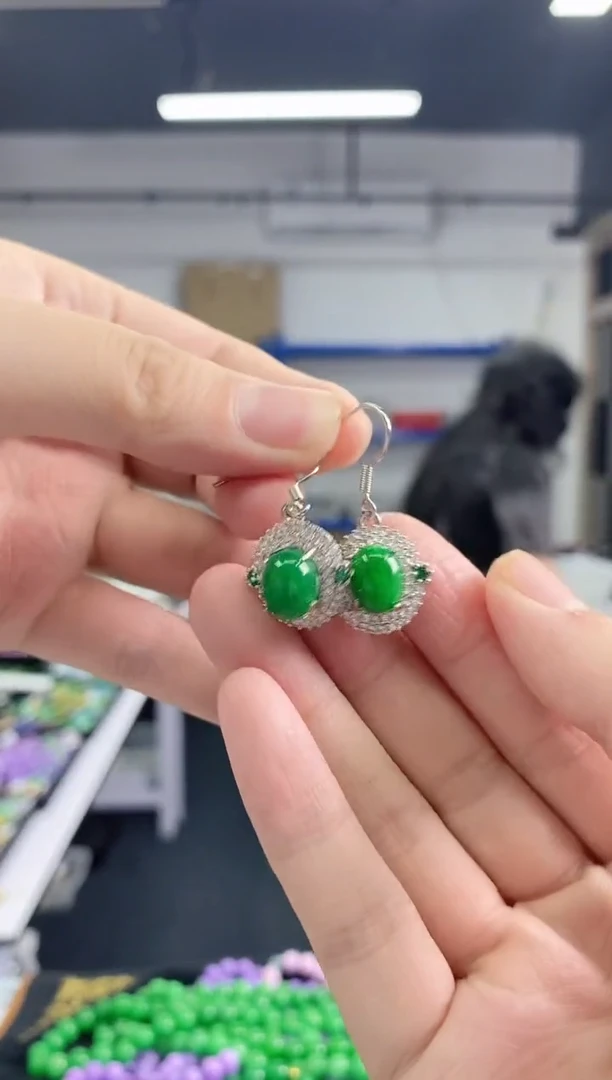 翡翠未镶嵌耳饰多样性发其一颜色微差