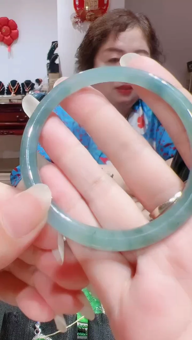 翡翠手镯未镶嵌“***”202573074