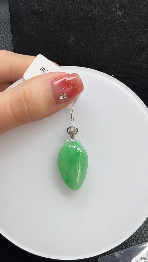 【闪购商品】翡翠颈饰18K金镶嵌福瓜