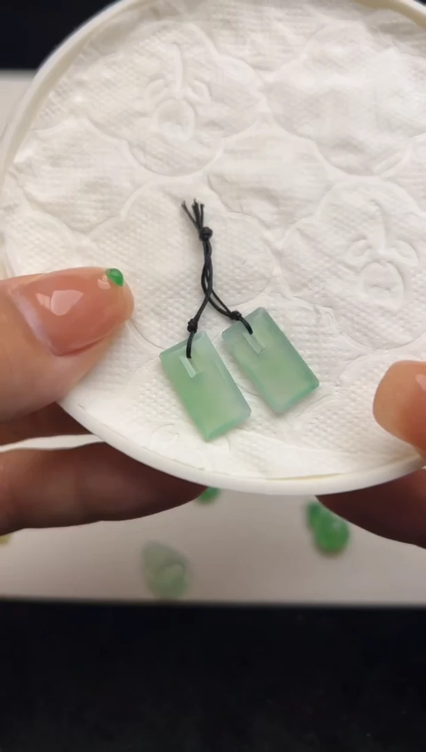 未镶嵌定制翡翠绿方糖一对2000+200