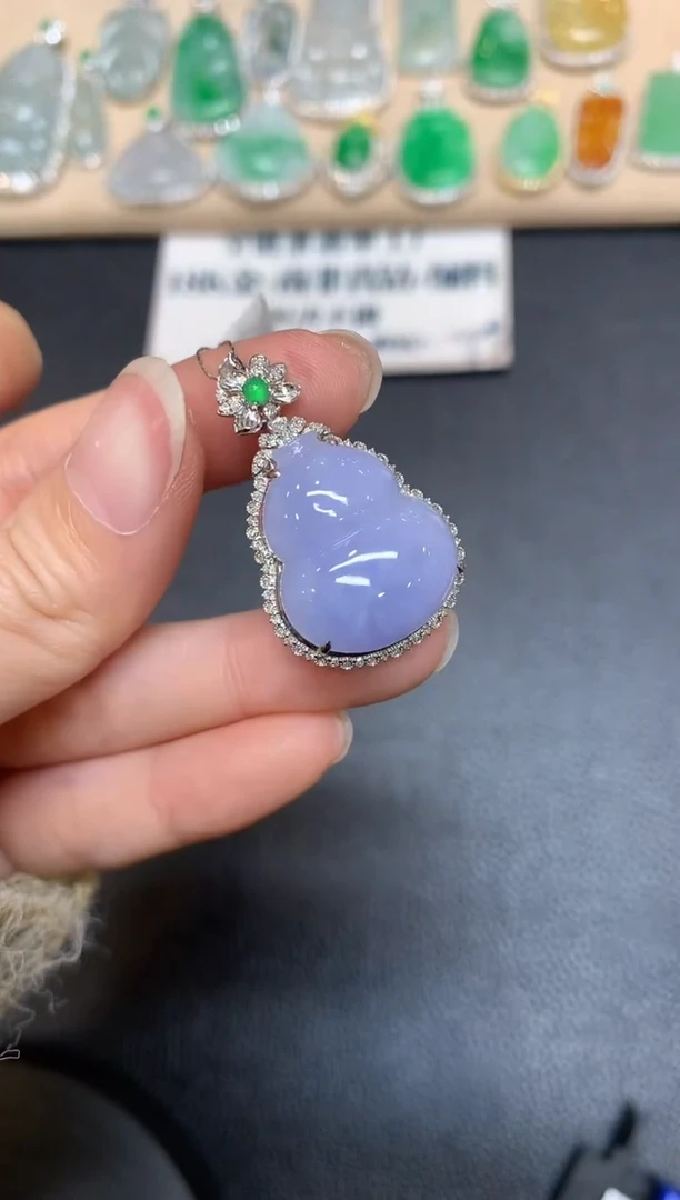 【闪购商品】翡翠颈饰18K金镶嵌葫芦【无服务费