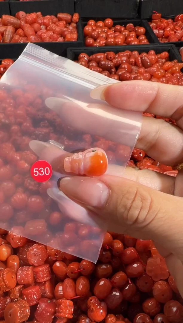 颈饰未镶嵌南红玛瑙1