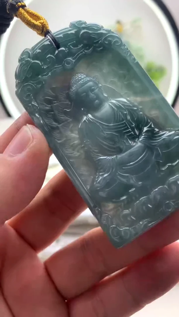 翡翠未镶嵌颈饰大日如来