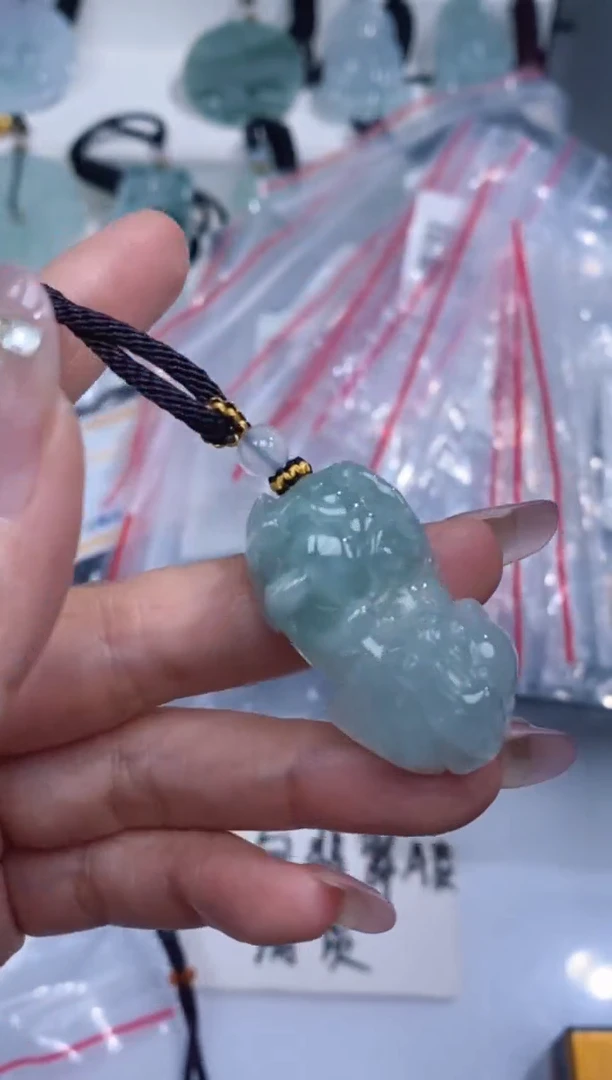 颈饰未镶嵌翡翠吊坠