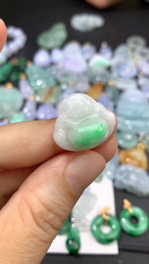 颈饰未镶嵌翡翠吊坠