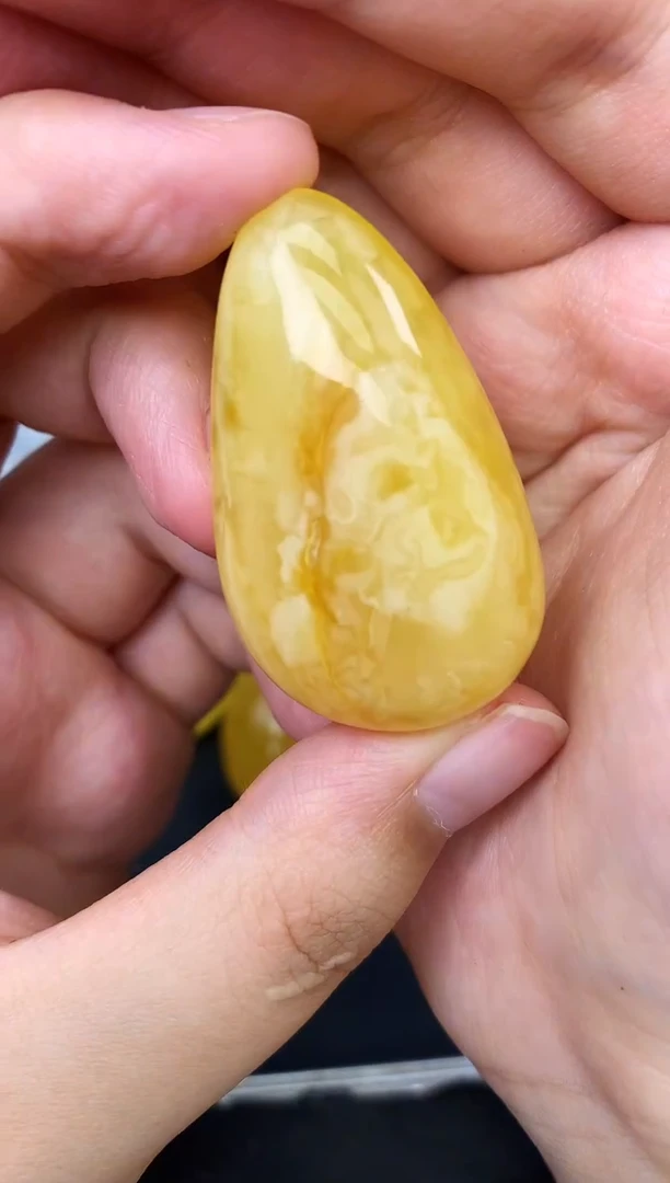 蜜蜡未镶嵌珠宝奇石59