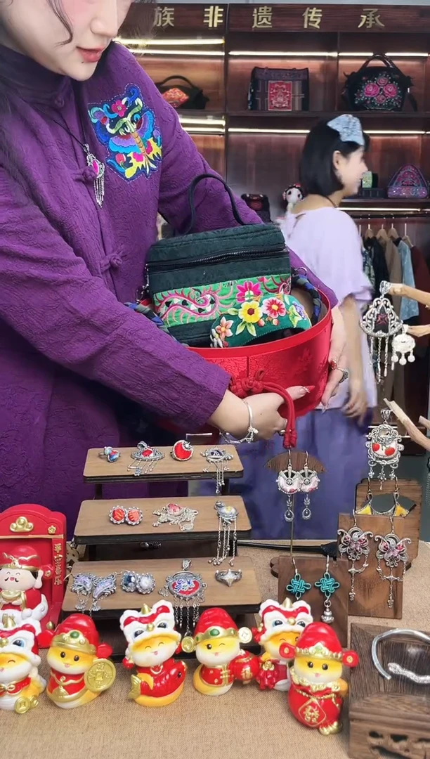 【闪购商品】织绣A28黔东南苗族刺绣