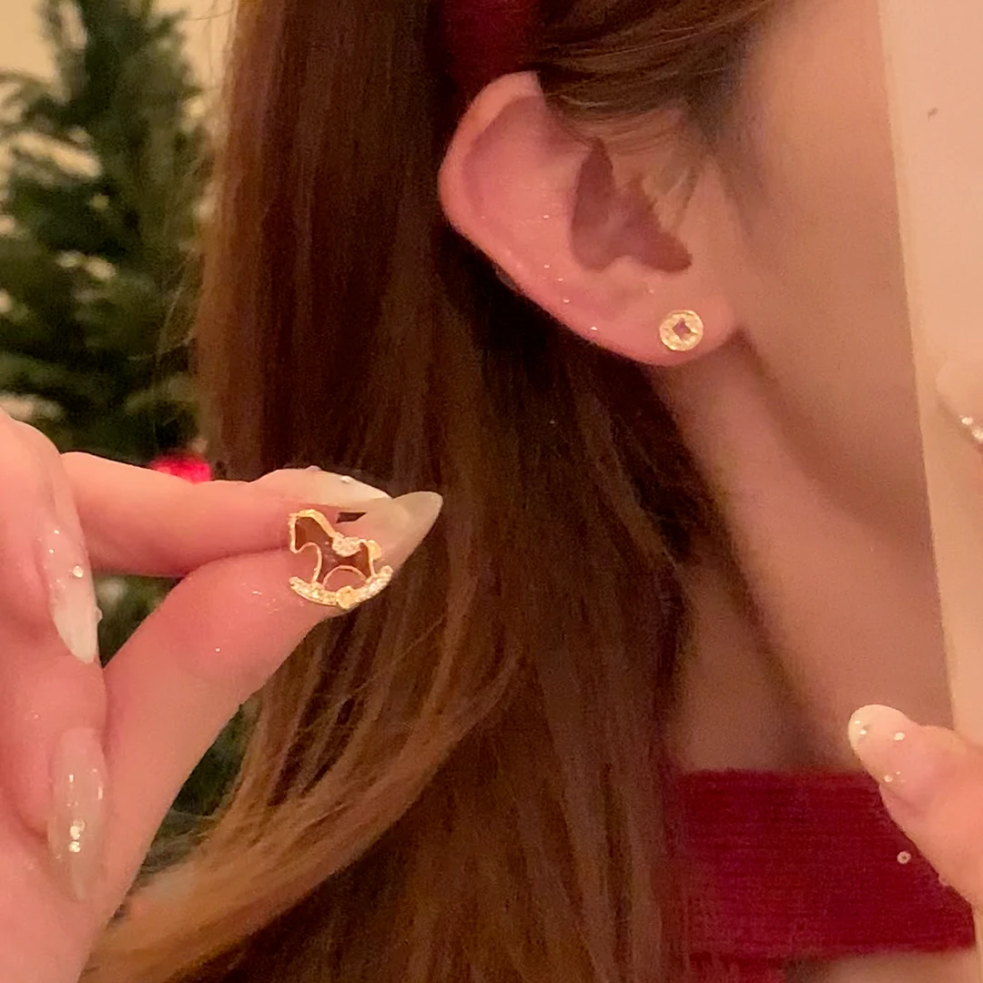 铜合金锆石耳饰 复古新年红马上有米耳环AB款小马金币耳饰耳针