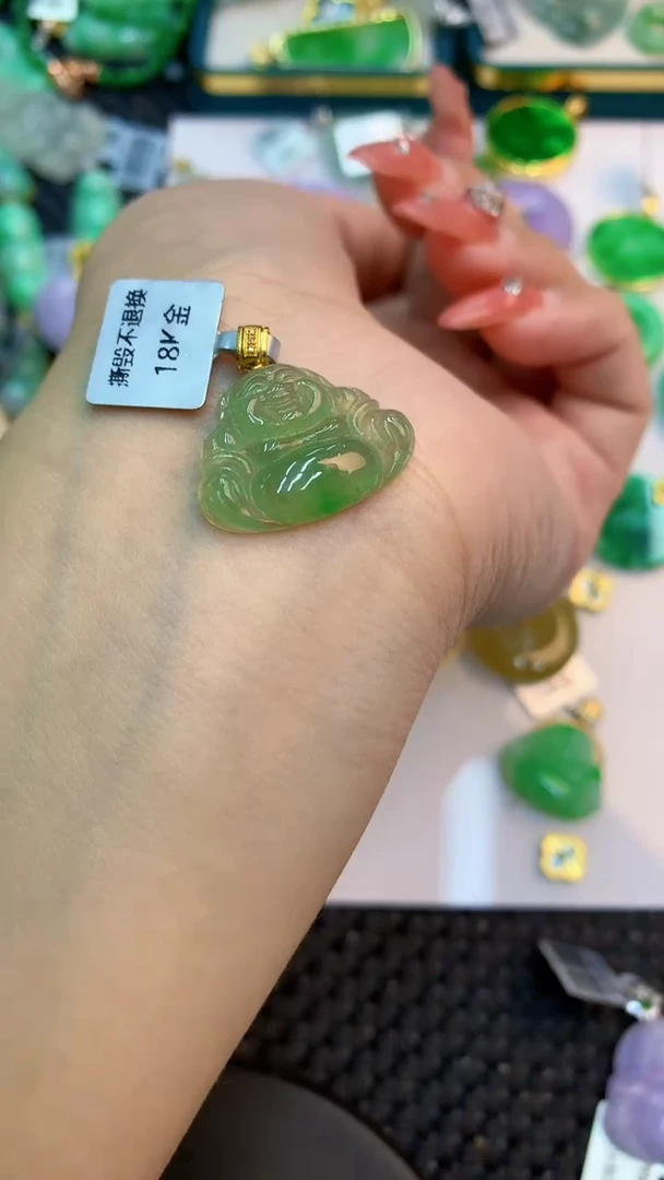 颈饰18K金镶嵌翡翠1