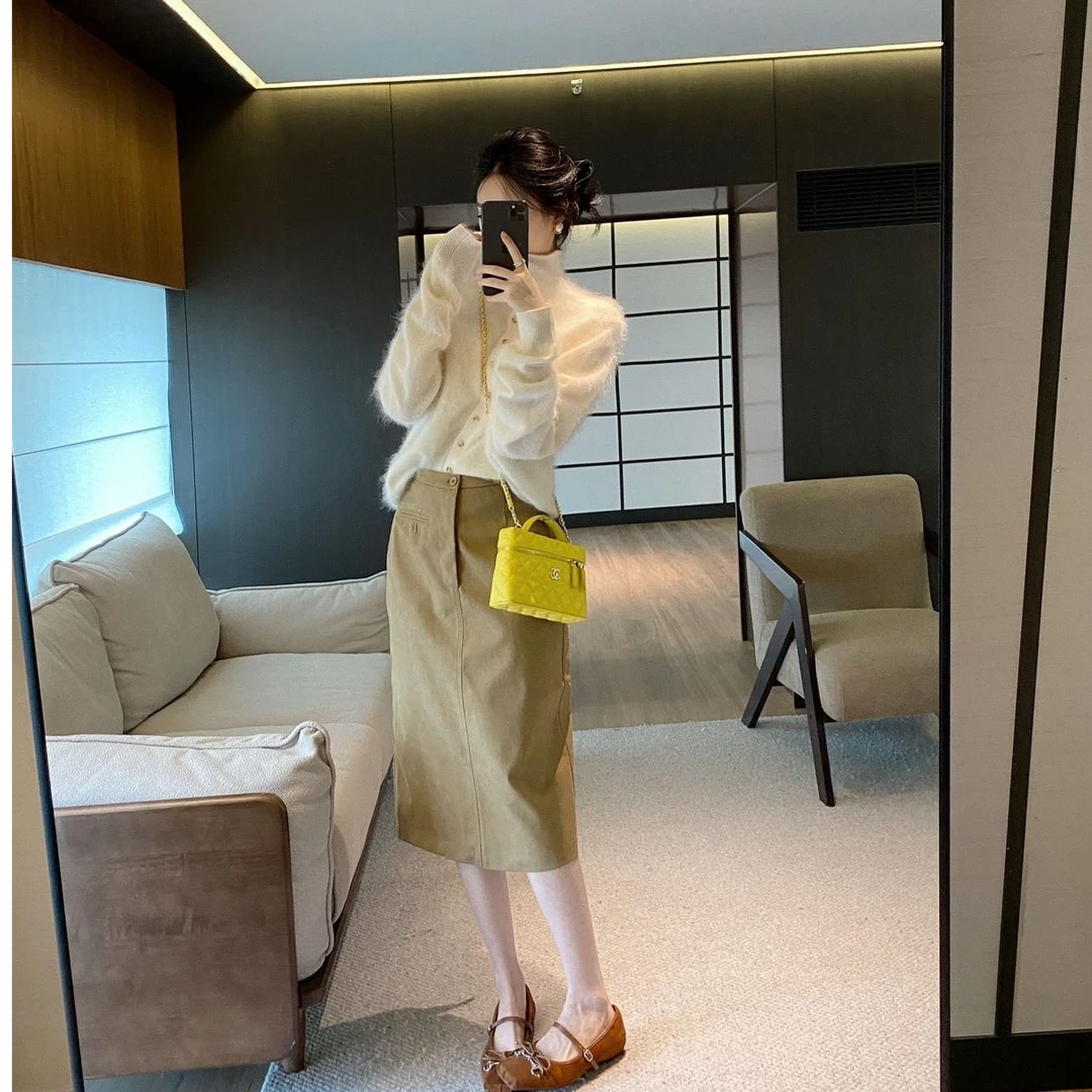 韩系秋季氛围感穿搭高级感巨好看洋气白色针织开衫减龄慵懒半身裙