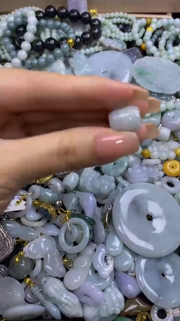 翡翠未镶嵌颈饰天然A货翡翠吊坠