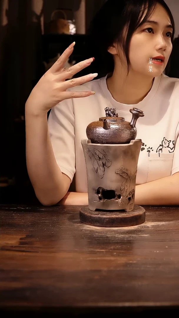 狮子侧把加芭蕉浮雕炉