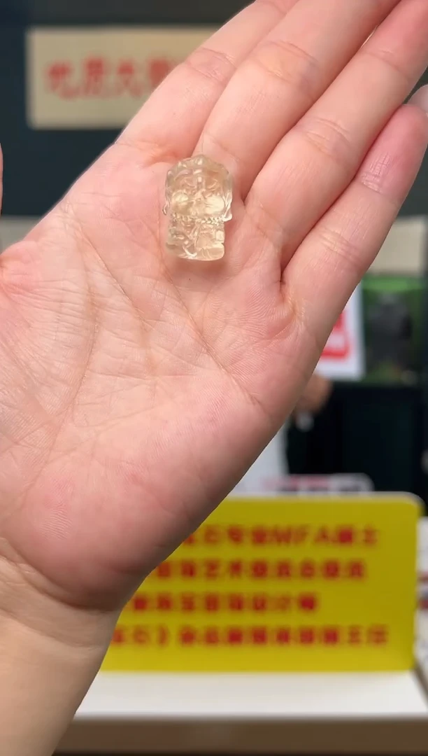 颈饰未镶嵌水晶天然高净黄水晶财神雕刻件