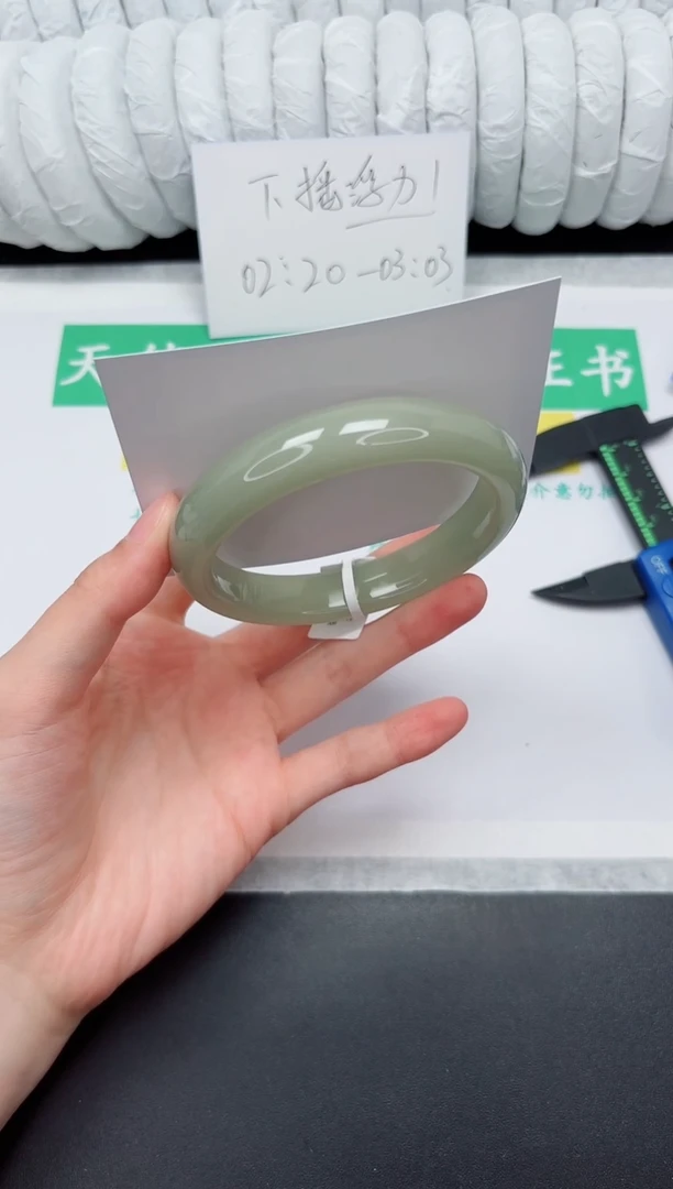 未镶嵌手镯石英质玉267-64.7D