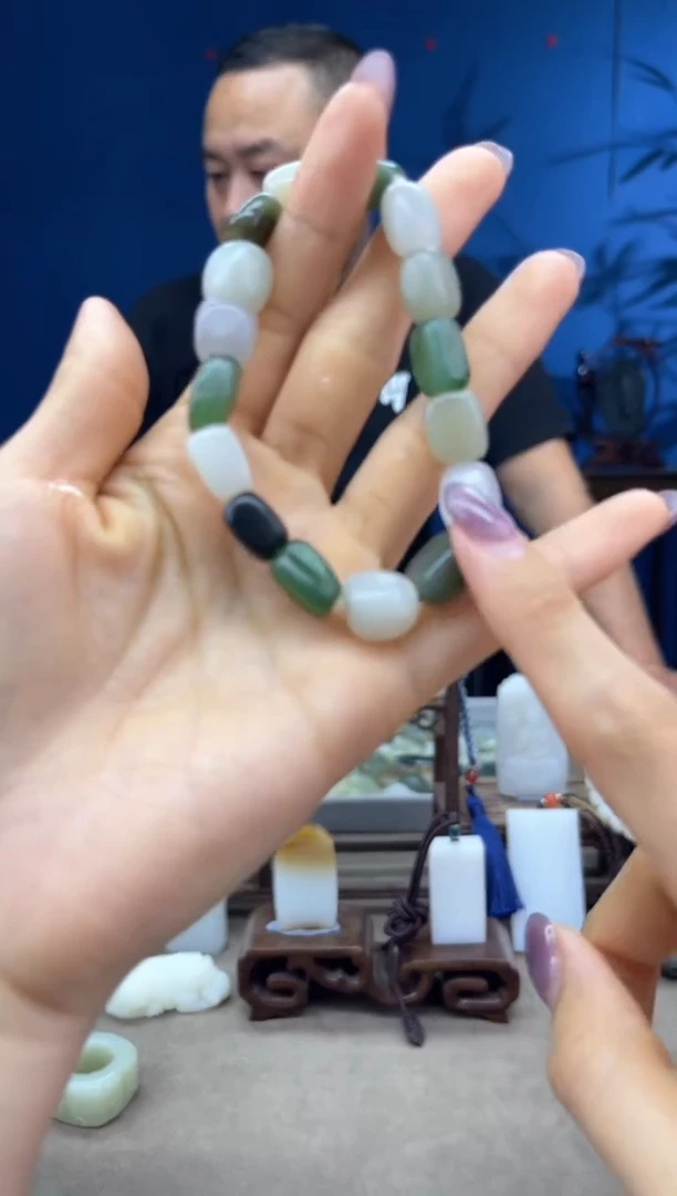 和田玉未镶嵌颈饰1