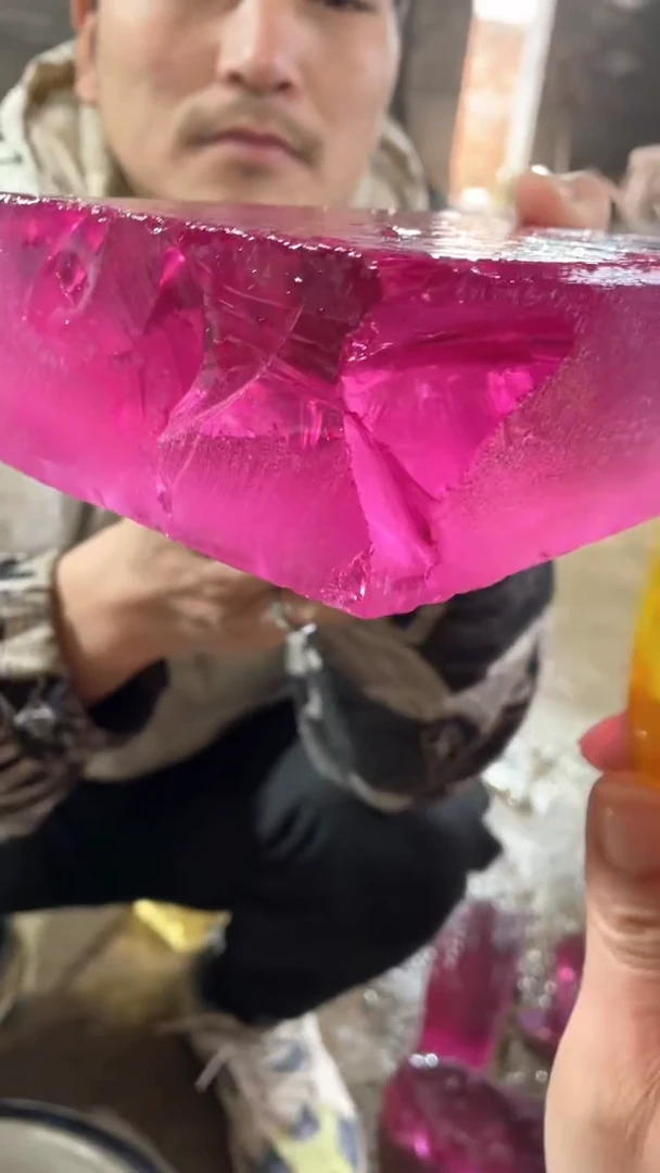 新疆五彩石原石摆件