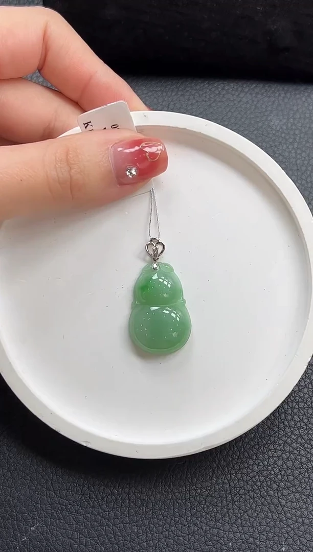 【闪购商品】翡翠颈饰18K金镶嵌葫芦