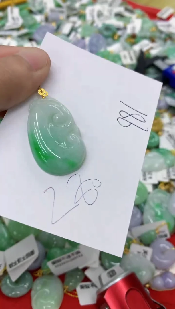 翡翠18K金镶嵌颈饰翡翠