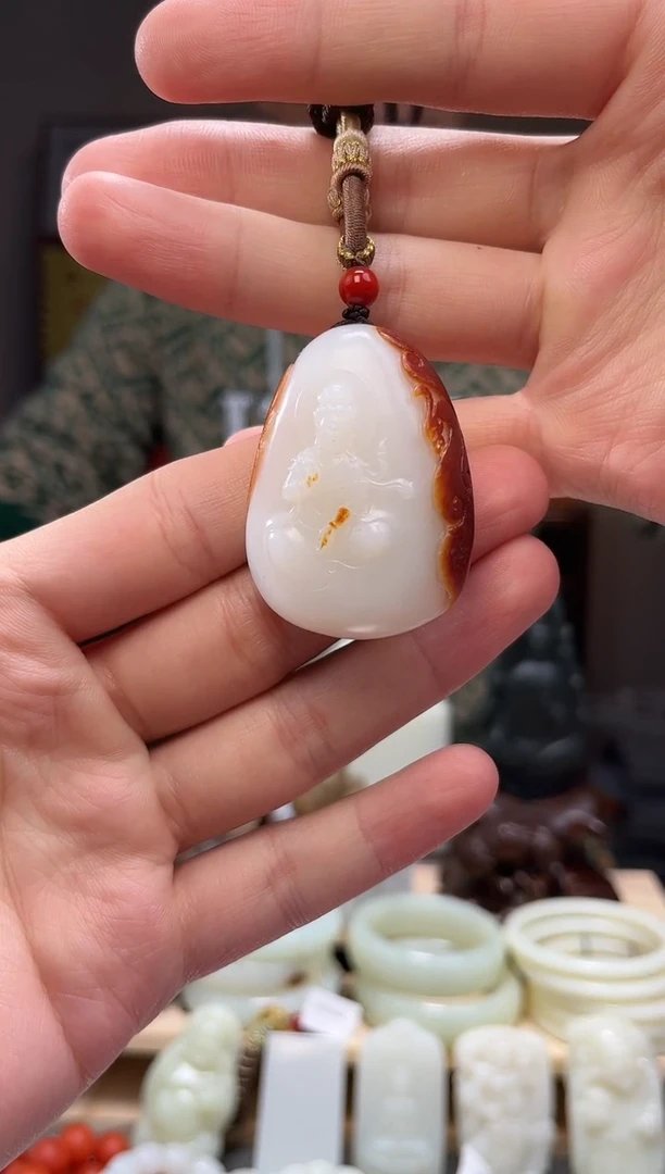 颈饰未镶嵌和田玉吊坠