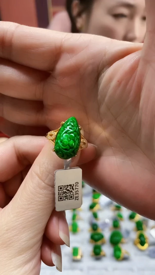 颈饰未镶嵌翡翠戒指28