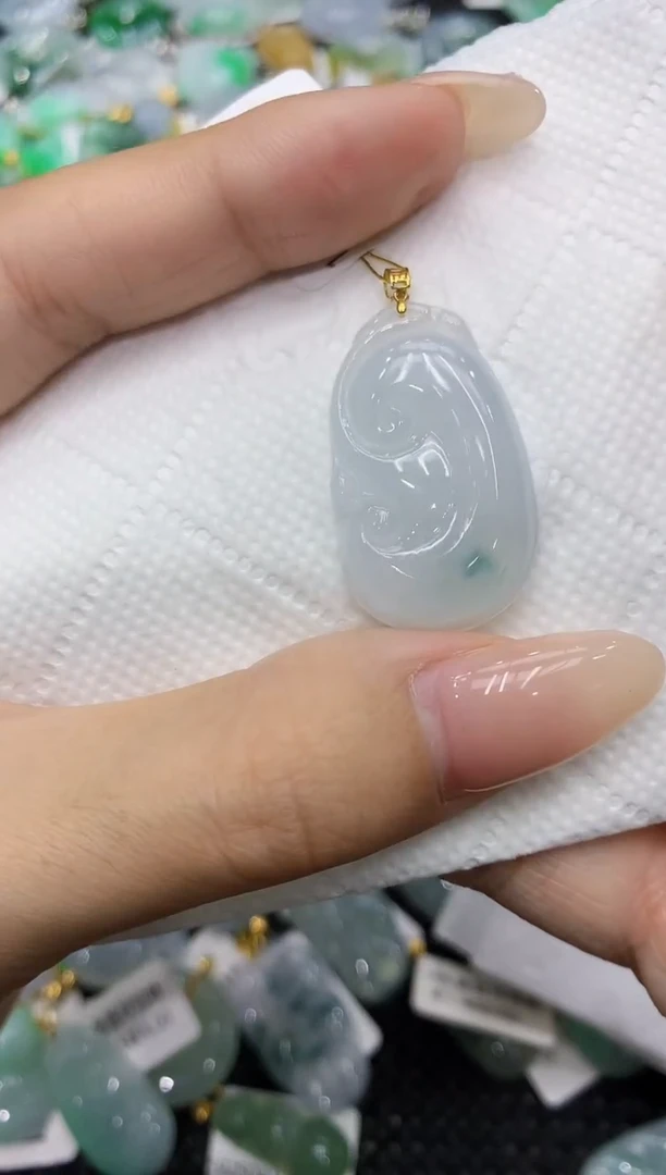 翡翠18K金镶嵌颈饰111111111111
