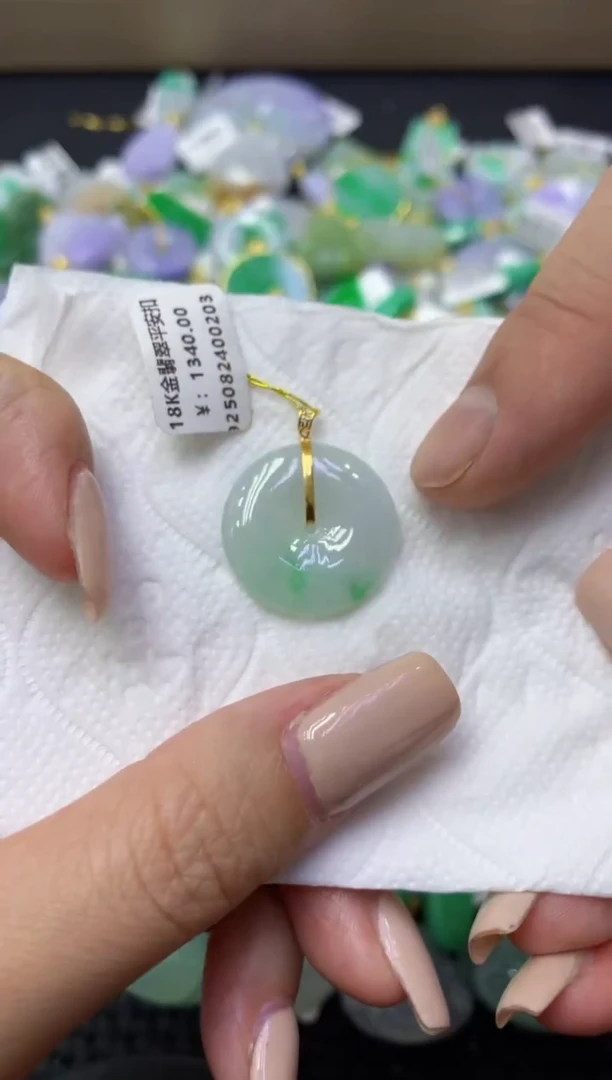 颈饰18K金镶嵌翡翠天然缅甸翡翠A货
