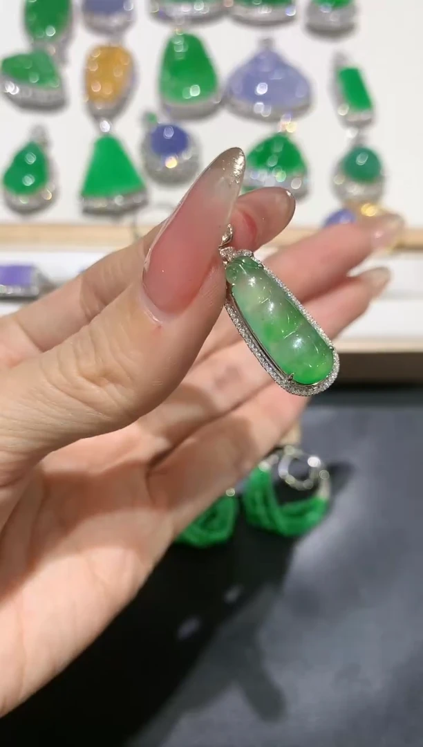 【闪购商品】翡翠吊坠(不含链)18K金镶嵌团购4