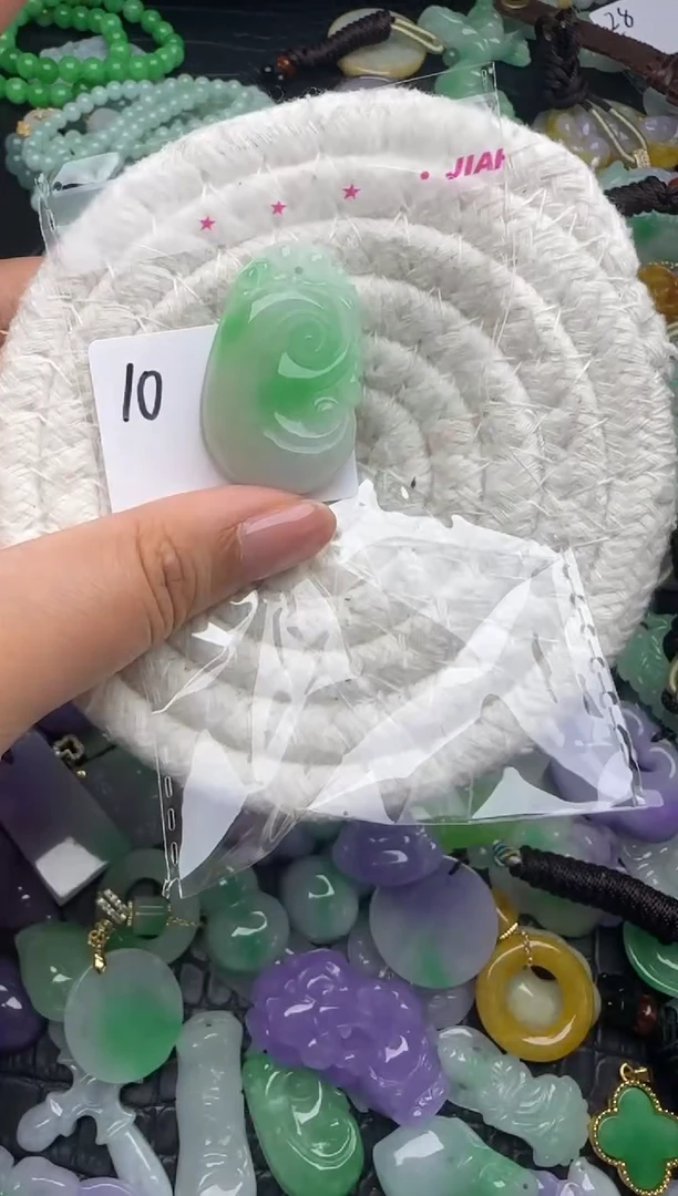 颈饰未镶嵌翡翠缅甸翡翠吊坠