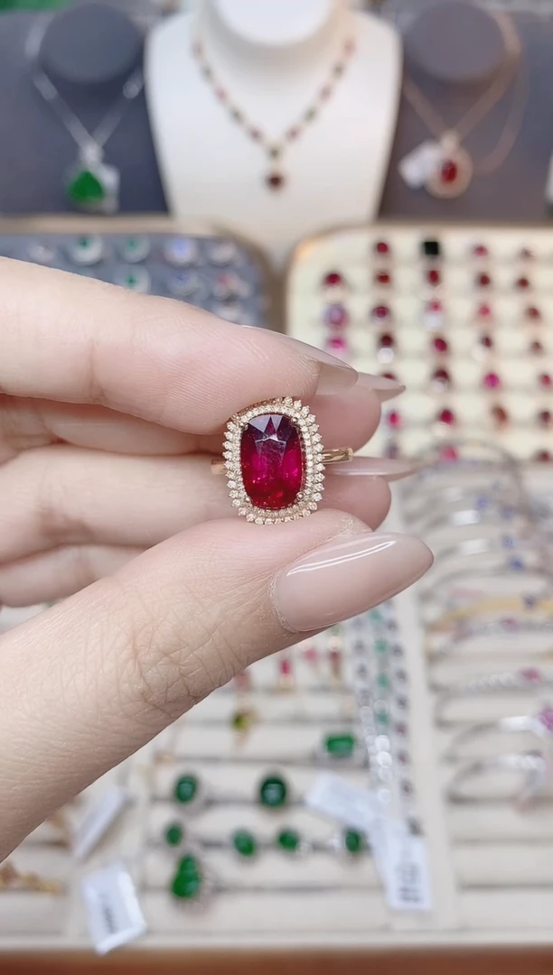 18K金镶嵌戒指红色碧玺-