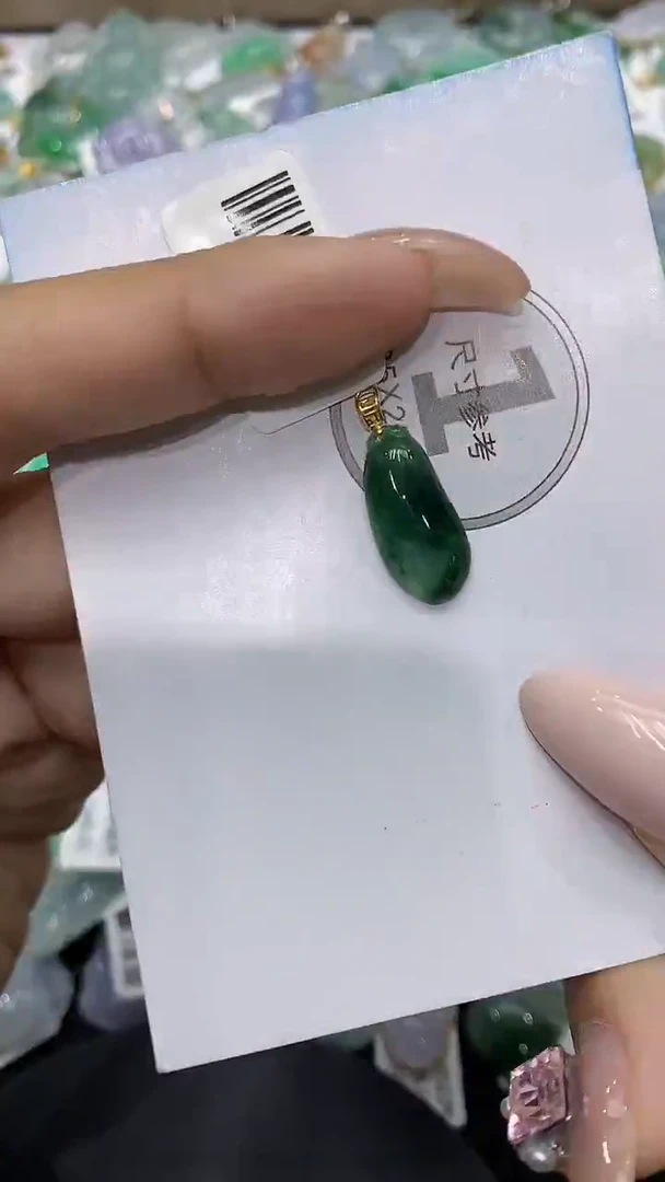颈饰18K金镶嵌翡翠111111111111