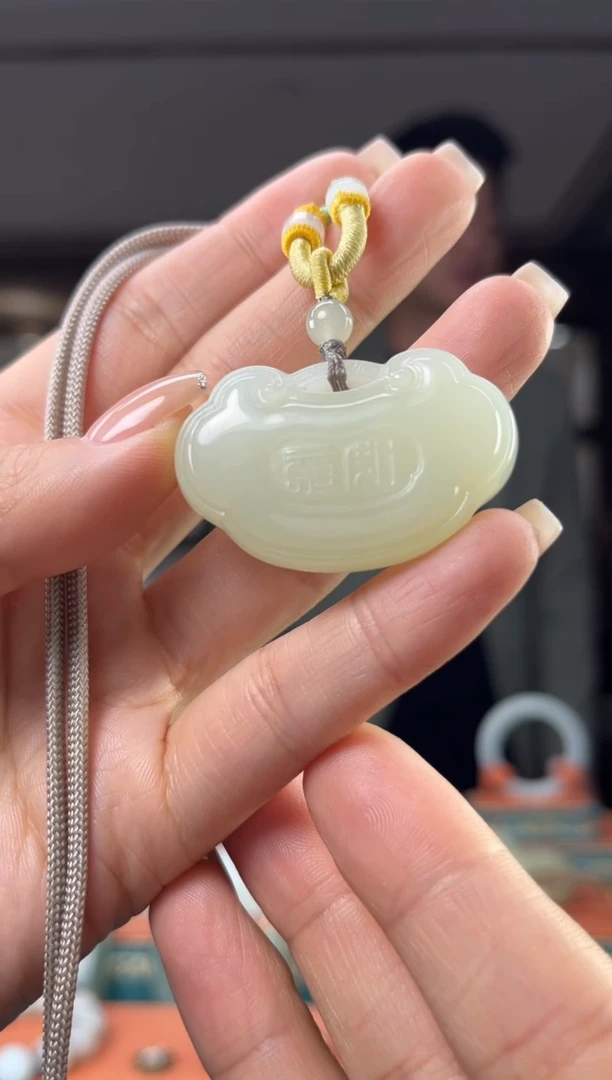 颈饰未镶嵌和田玉佩佩