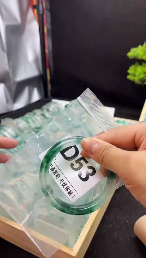 【闪购商品】石英岩玉手镯未镶嵌D53