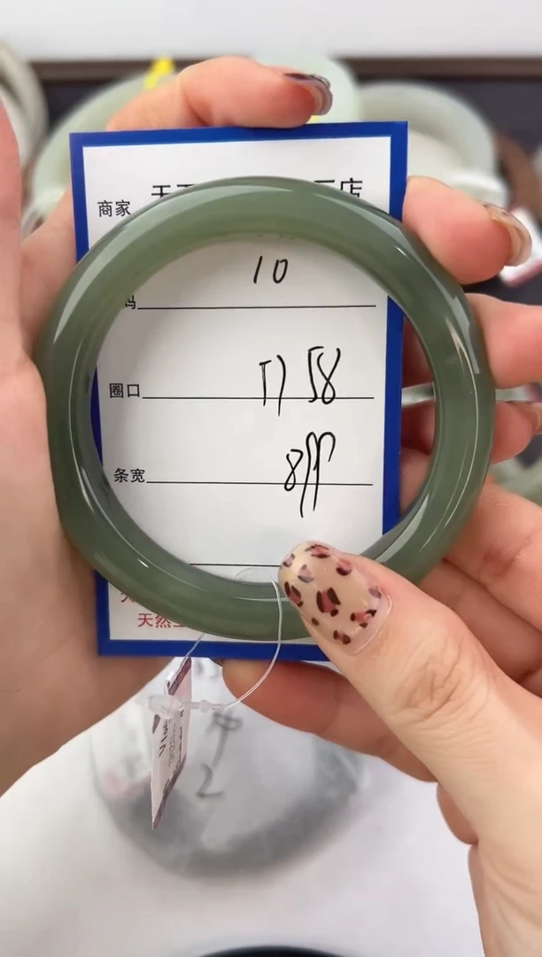 未镶嵌手镯和田玉10颜色微差无瑕疵