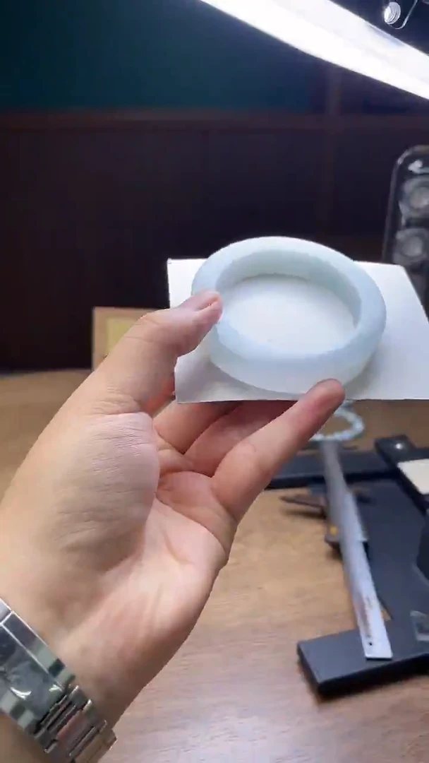 未镶嵌手镯定制翡翠是***?定制