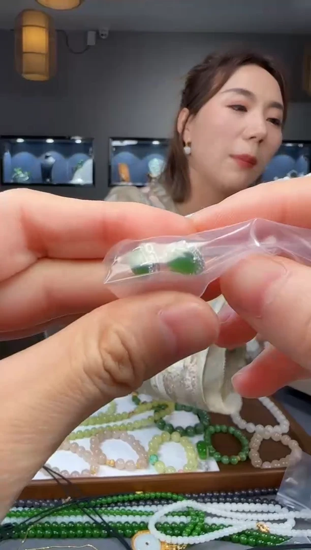 和田玉银S925镶嵌耳饰1