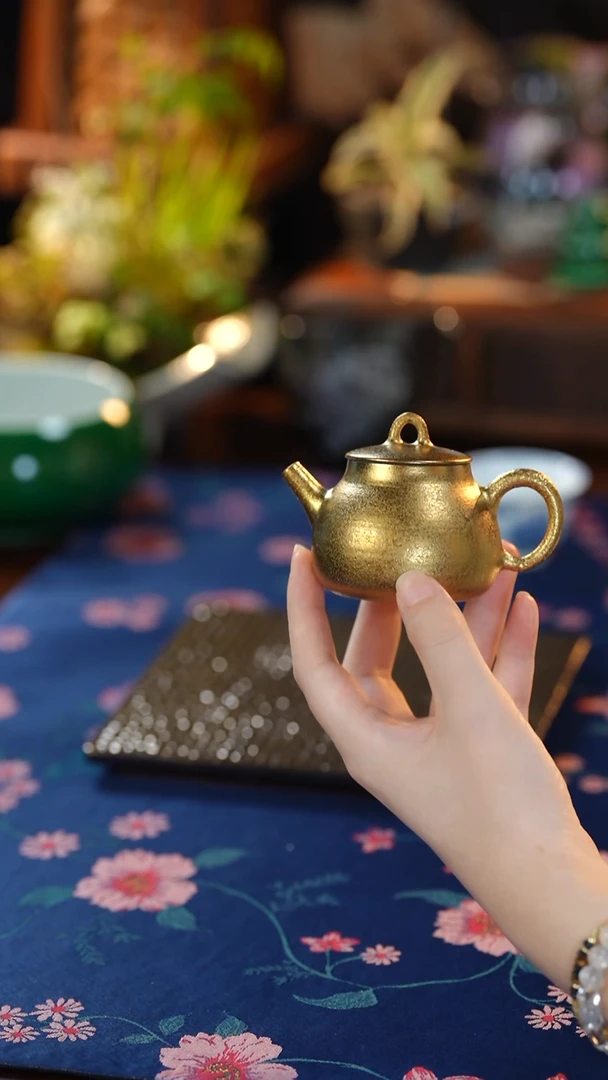 鎏金茶壶