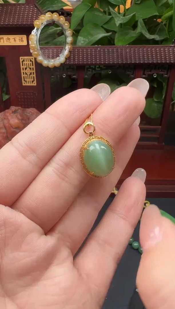 颈饰18K金镶嵌和田玉吊坠多样性发其一tk35