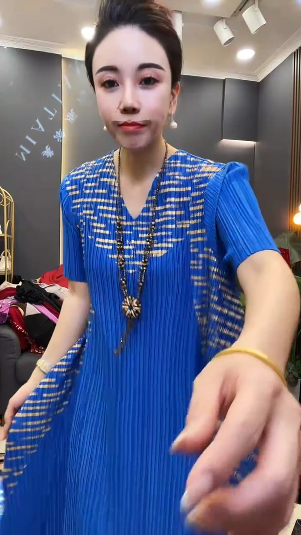 聚酯纤维（涤纶）蓝色烫金裙