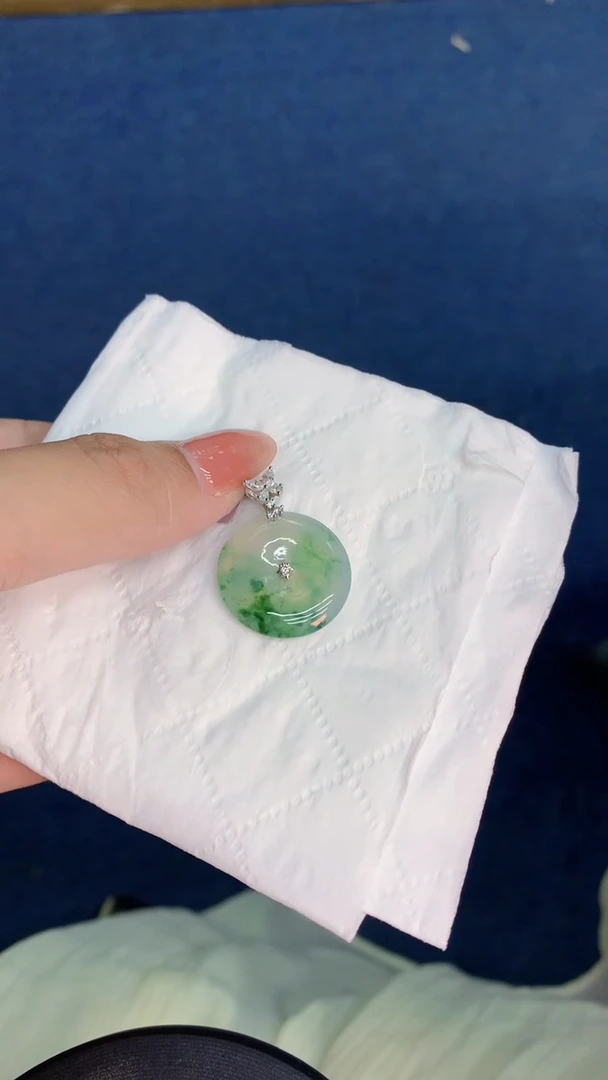 翡翠18K金镶嵌颈饰           1