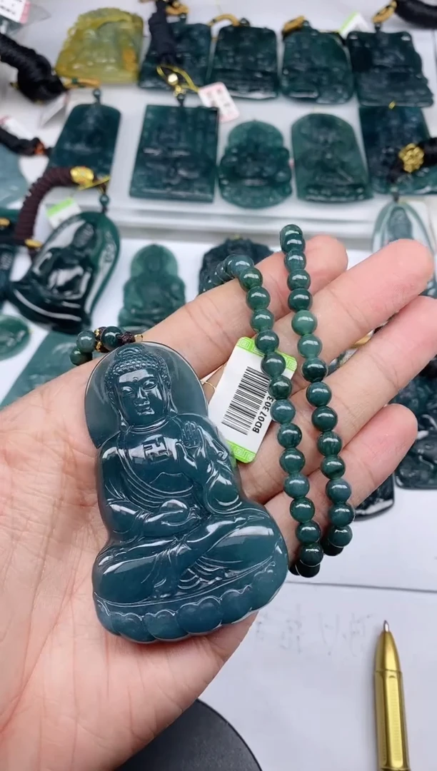 颈饰未镶嵌翡翠