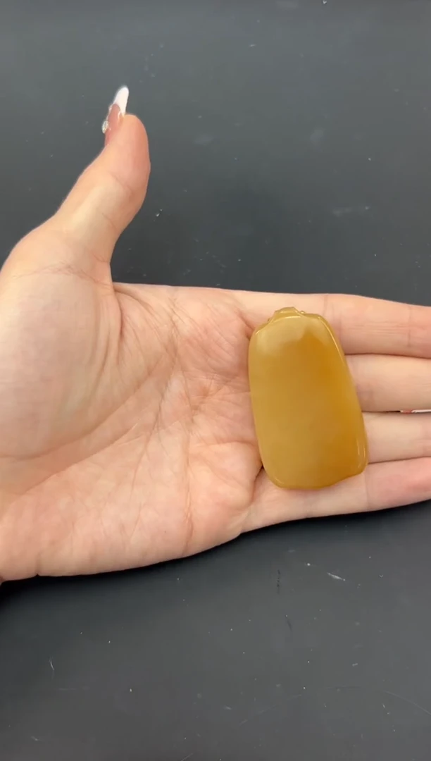 【闪购商品】和田玉吊坠(赠链)未镶嵌且末金山微色差吊坠