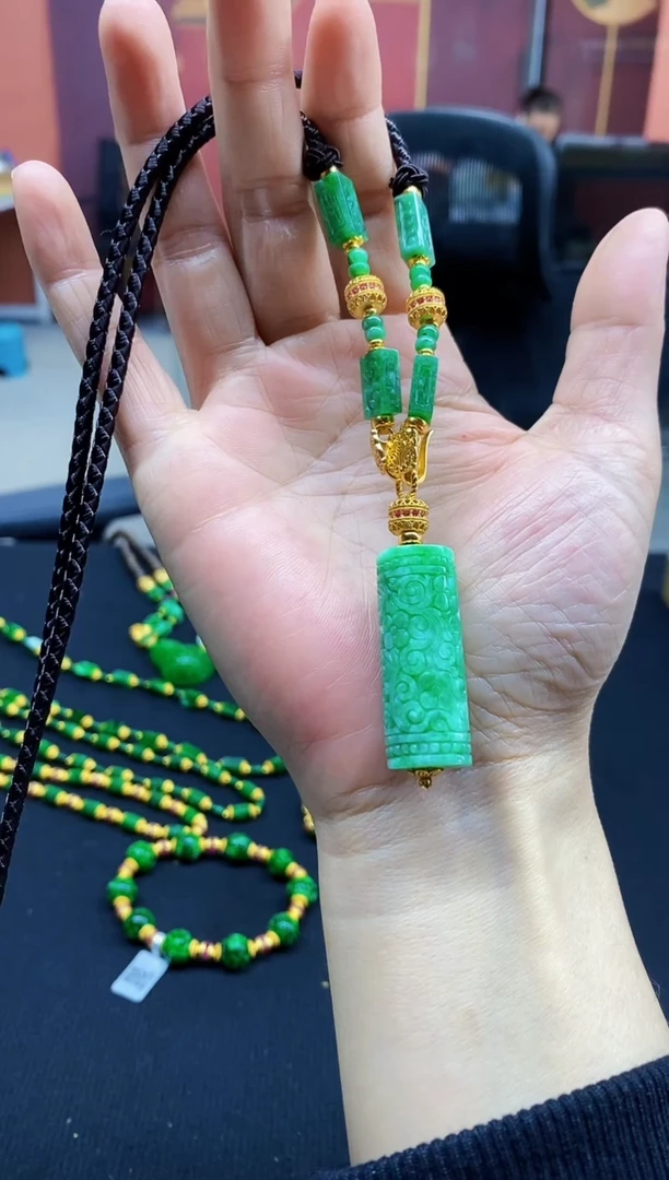 颈饰未镶嵌翡翠吊坠