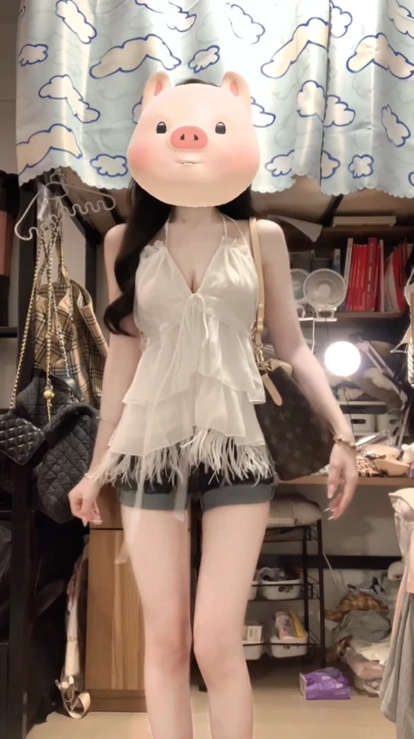 纯欲风辣妹气质设计感小众V领上衣女夏季2025新款性感显瘦短裤子