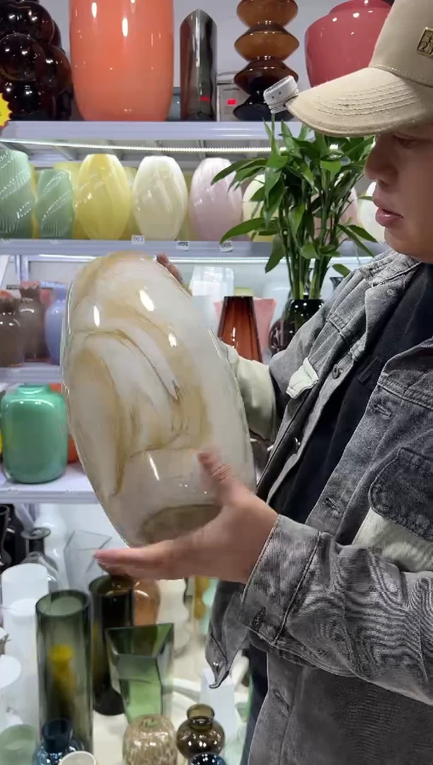 黄白勾丝水墨花瓶