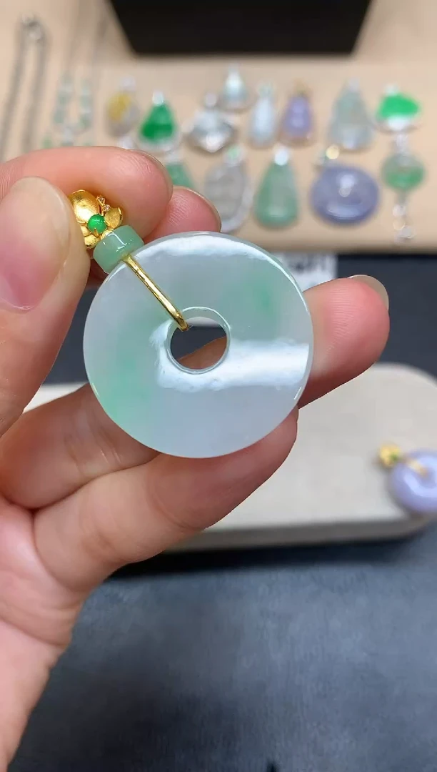 颈饰18K金镶嵌翡翠甜甜圈【无服务费