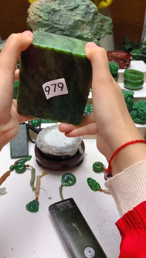 未镶嵌和田玉（碧玉）珠宝半成品1