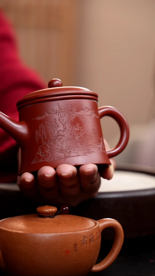 【闪购商品】紫砂茶壶朱泥金钟刻山水007