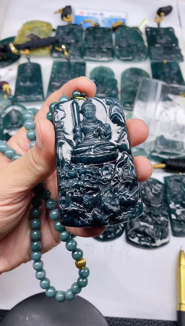 颈饰未镶嵌翡翠